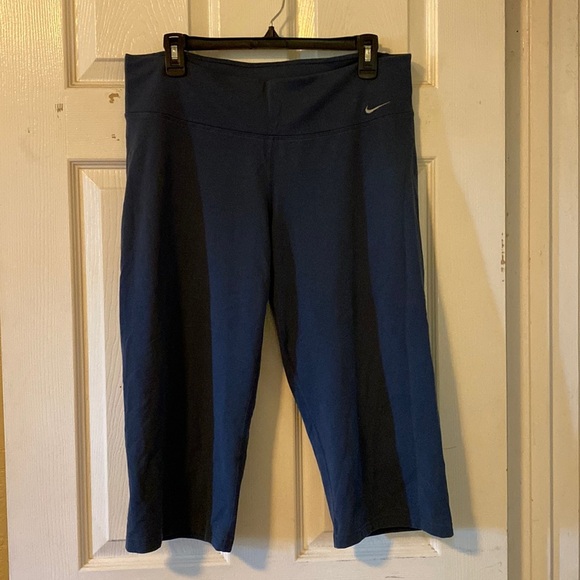 Nike dri fit cropped leggings size large. W104. - Picture 1 of 7